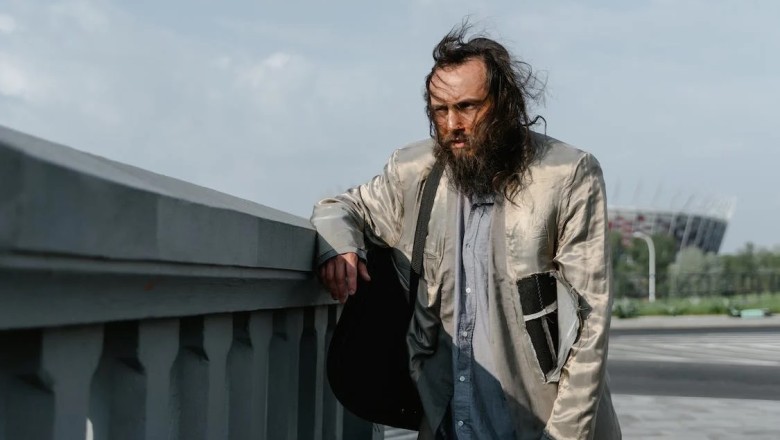 Homeless Man Caught in a Web of Divorce, Fortune, and Pursuit