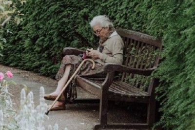 Teen Pays for Friends' Dinner in Quarters - What Happens Next Will Shock You!