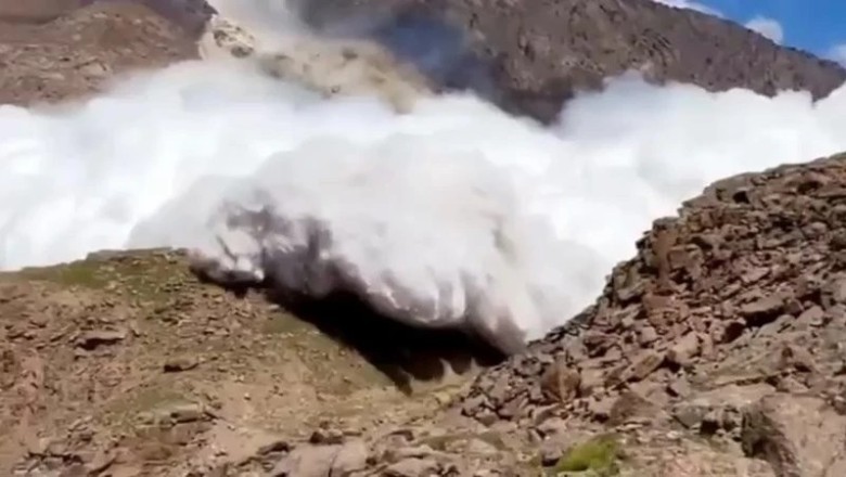 Terrifying Escape Caught on Camera: Tourist Survives Avalanche in Kyrgyzstan