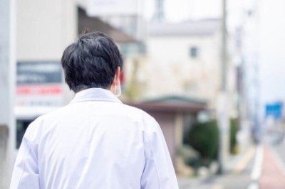 Heartless Veterinarian Refuses Help to Homeless Man's Beloved Dog – What Happens Next Will Leave You Speechless