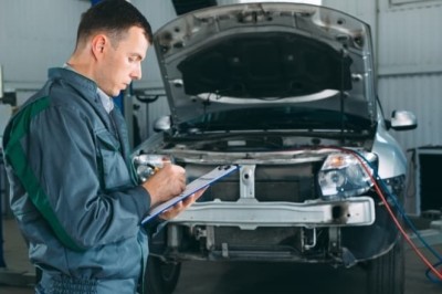 Auto Mechanic Scams Woman, Regrets It Next Day! Shocking Turn of Events Unfold