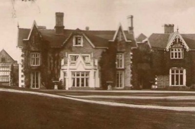 Uncovering Hidden History: Couple Reveals Stunning Secret Beneath Their Carpet