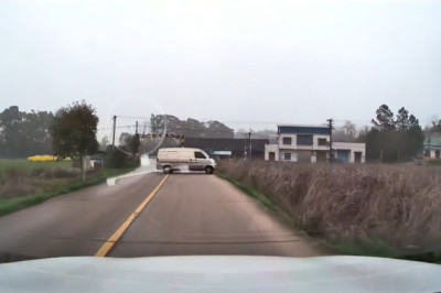 Close Call: Mini Cargo Van's Wild Spin-Off Road in Hunan!
