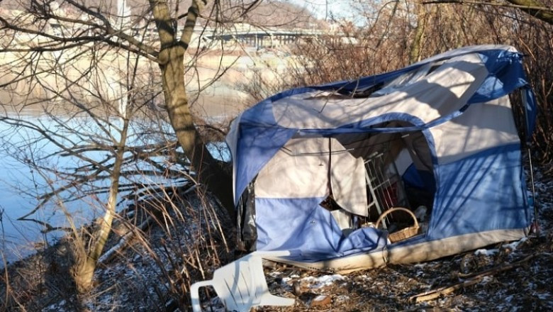 Homeless Man Finds a Bag Full of Money, but Is Arrested After a Divorce