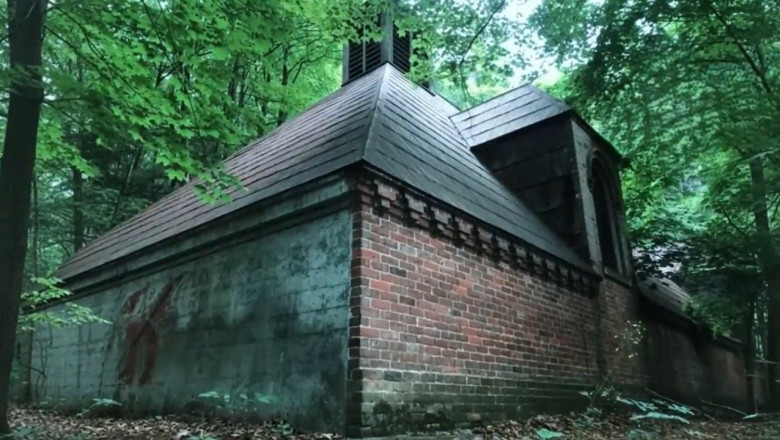 The Doorless House in the Woods That Hid a Billion-Dollar Secret